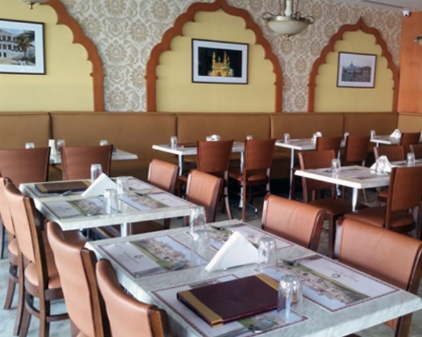 casual dinning restaurant furniture supplied to restaurant in Dubai